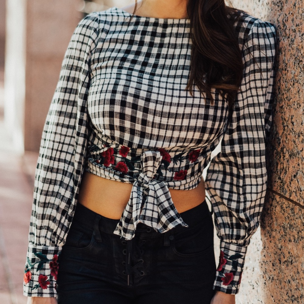 Tularosa Gingham & Rose Bell Sleeve Crop REVOLVE - Picture 2 of 7